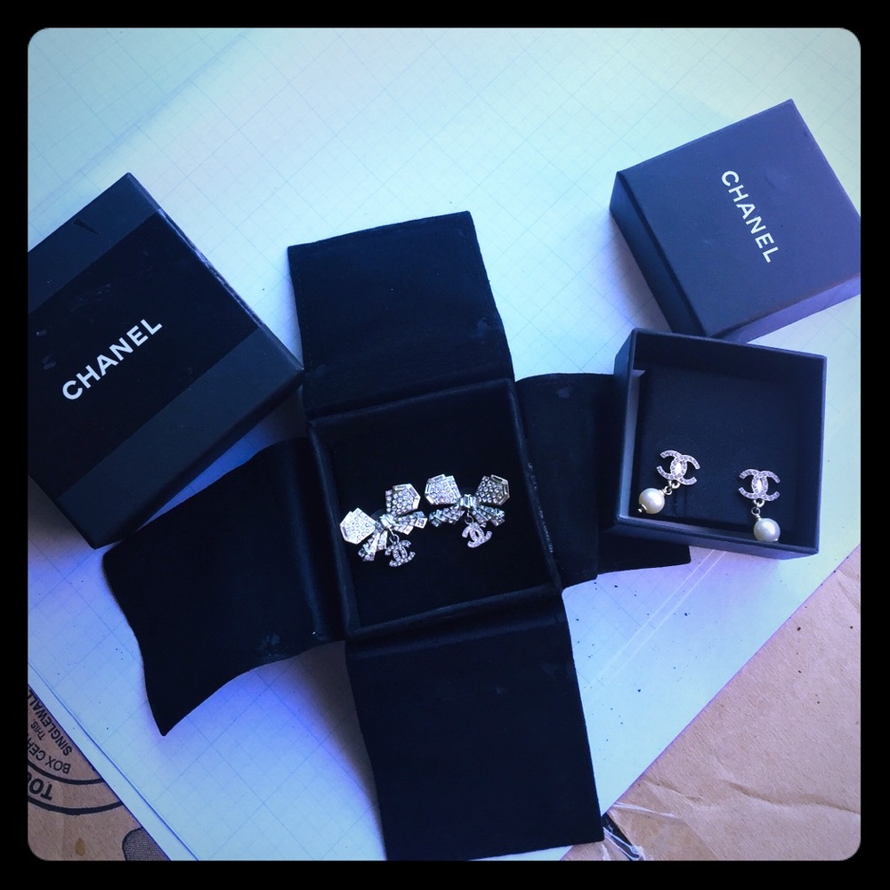 ❌SOLD❌🌿🌿AUTH set of Chanel earrings 🌺🌈